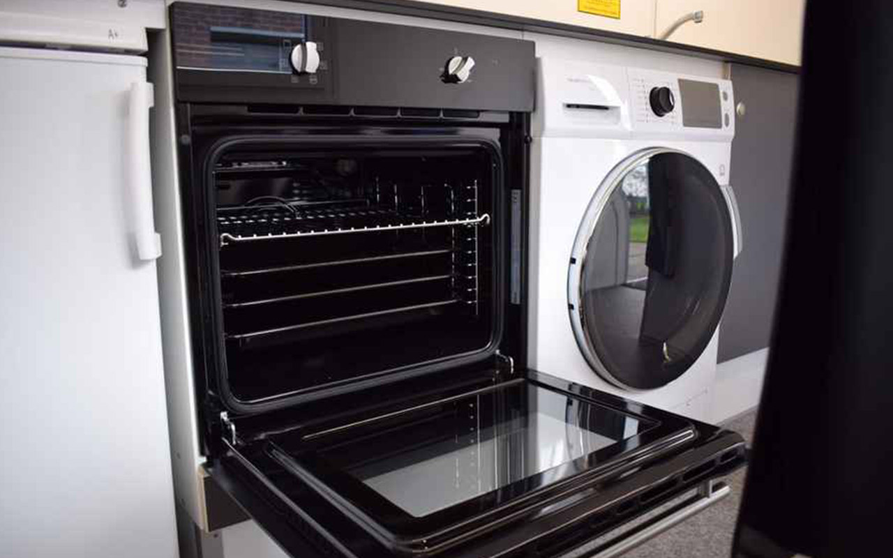 Mobiele-woonunit-keuken-en-apparatuur