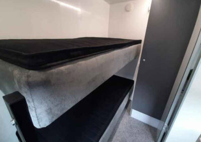 Mobiele-woonunit-slaapkamer-met-stapelbed